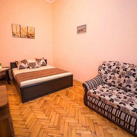 Apartment On Teatralna 7 Lviv Eksteriør billede